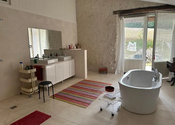 Сasa de vacaciones La Bastide - Grande Maison Au Calme Montboyer